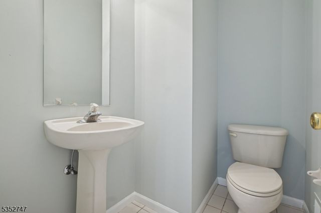 62 Rolling Views Dr, Woodland Park, NJ 07424
