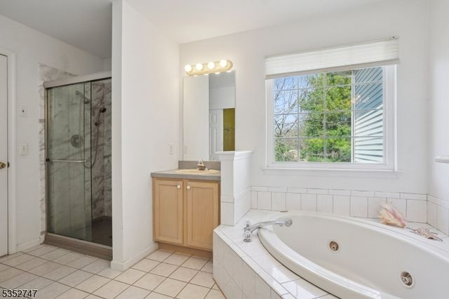 62 Rolling Views Dr, Woodland Park, NJ 07424