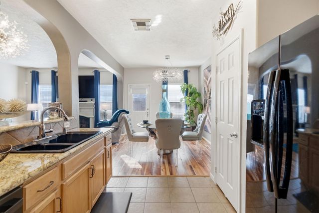 6107 Shadow Isle Lane, Houston, TX 77084