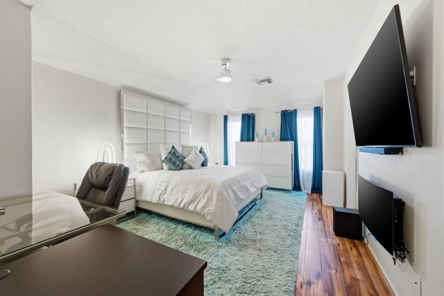 6107 Shadow Isle Lane, Houston, TX 77084