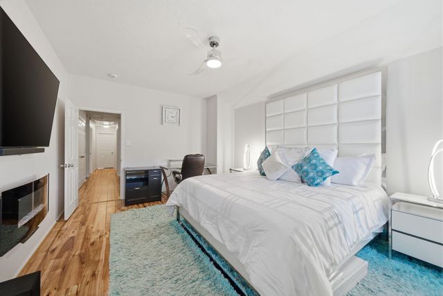 6107 Shadow Isle Lane, Houston, TX 77084