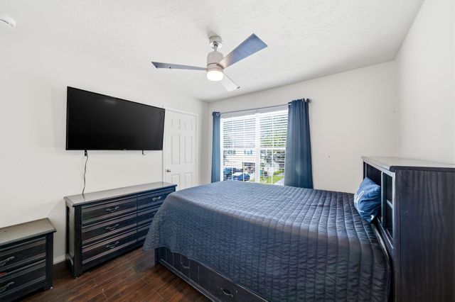 6107 Shadow Isle Lane, Houston, TX 77084