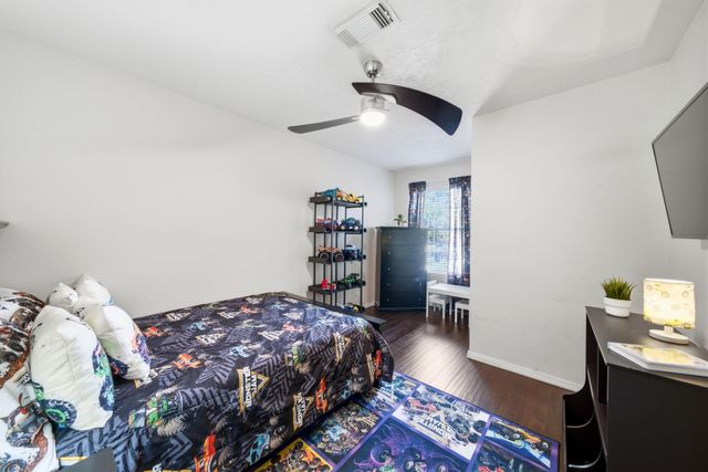 6107 Shadow Isle Lane, Houston, TX 77084