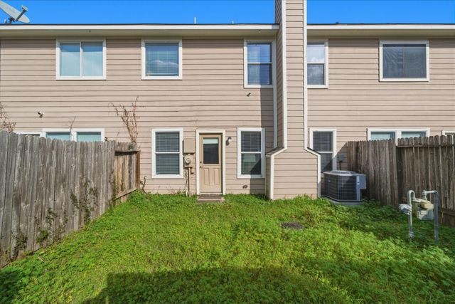 6107 Shadow Isle Lane, Houston, TX 77084