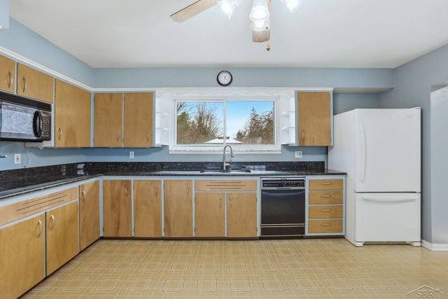 4975 Henry Drive, Saginaw, MI 48638