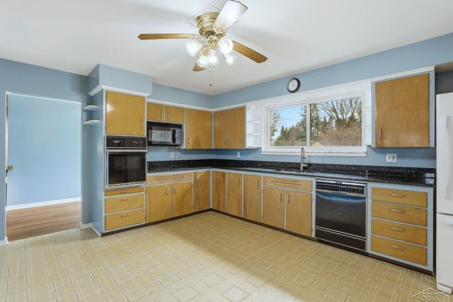 4975 Henry Drive, Saginaw, MI 48638