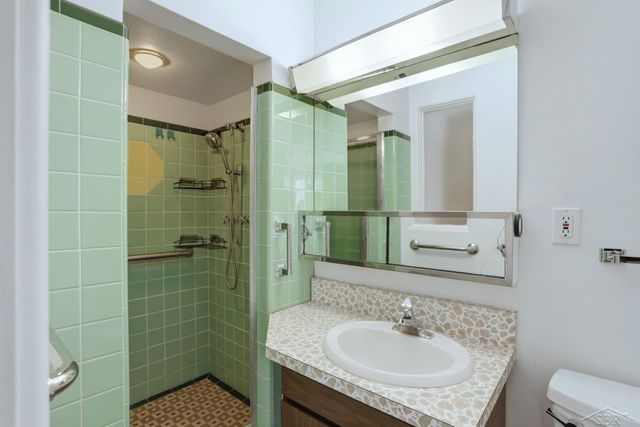 4975 Henry Drive, Saginaw, MI 48638