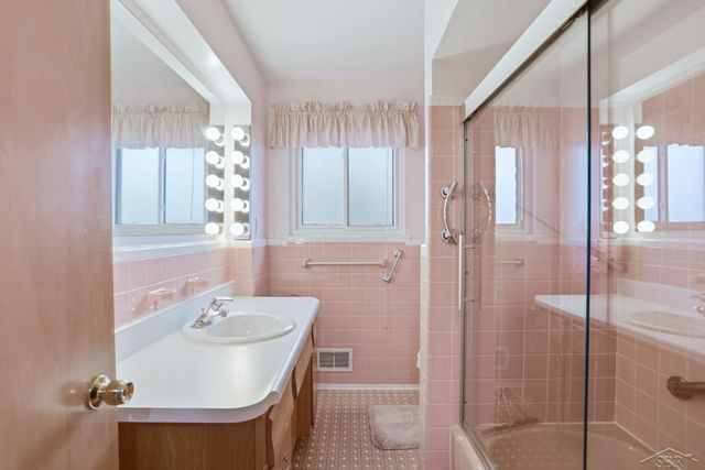 4975 Henry Drive, Saginaw, MI 48638