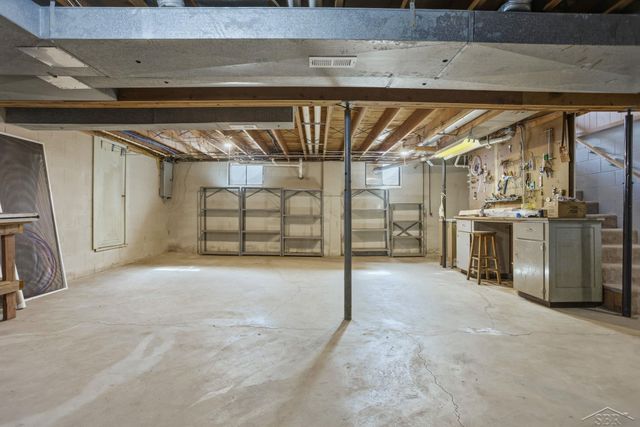 4975 Henry Drive, Saginaw, MI 48638