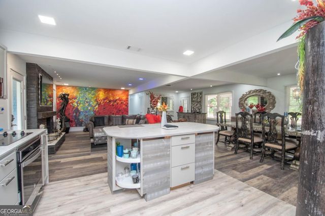 555 White Road, Fayetteville, GA 30214