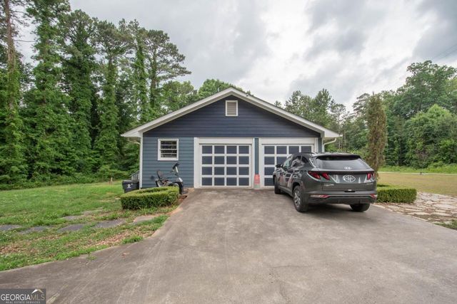 555 White Road, Fayetteville, GA 30214