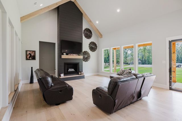 6048 Charley Place, Benton, AR 72019