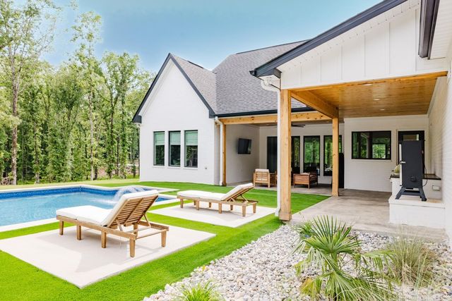 6048 Charley Place, Benton, AR 72019