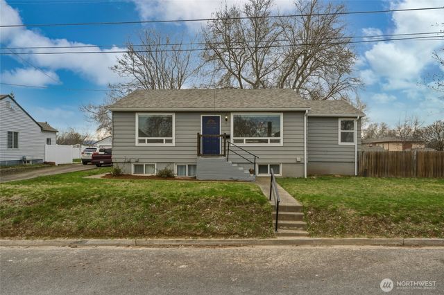 15 SW 13th Street, College Place, WA 99324