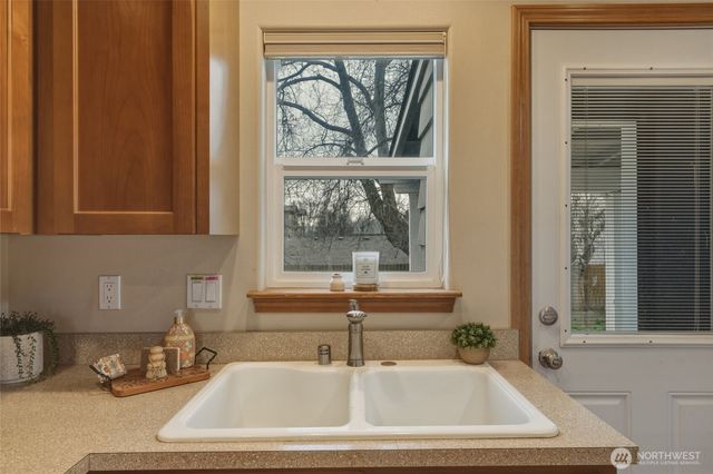 15 SW 13th Street, College Place, WA 99324