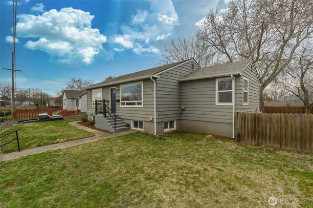 15 SW 13th Street, College Place, WA 99324