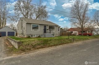 15 SW 13th Street, College Place, WA 99324