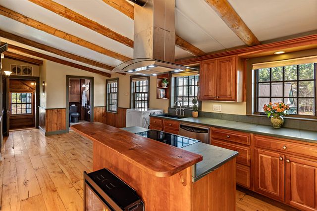 1576 Ferry Road, Charlotte, VT 05445