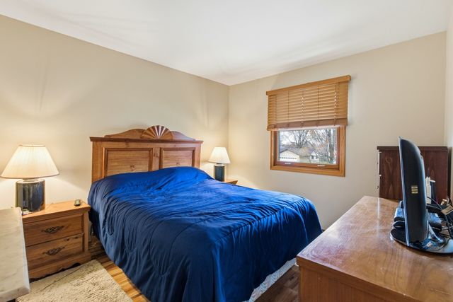 1688 President Street, Glendale Heights, IL 60139