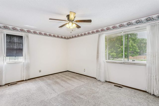 3304 Colonial Ct., Augusta, KS 67010