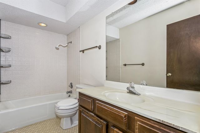 3304 Colonial Ct., Augusta, KS 67010