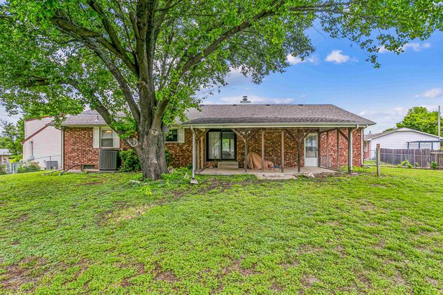 3304 Colonial Ct., Augusta, KS 67010