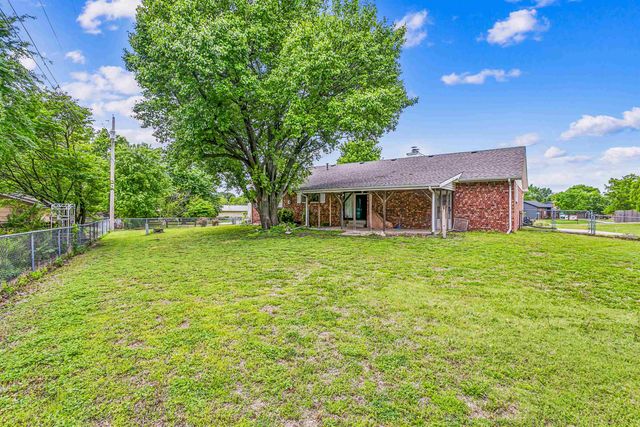 3304 Colonial Ct., Augusta, KS 67010