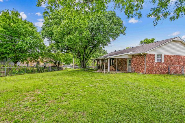 3304 Colonial Ct., Augusta, KS 67010
