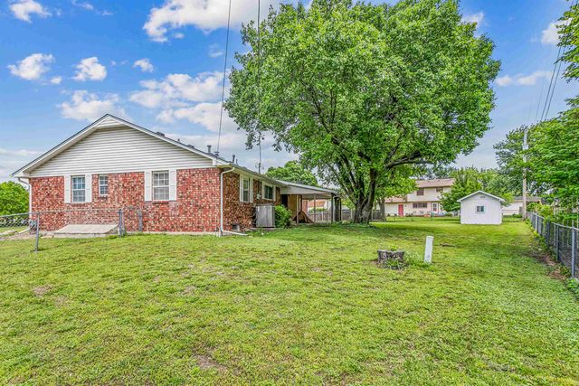 3304 Colonial Ct., Augusta, KS 67010