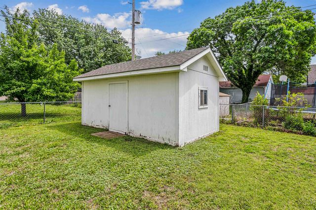3304 Colonial Ct., Augusta, KS 67010