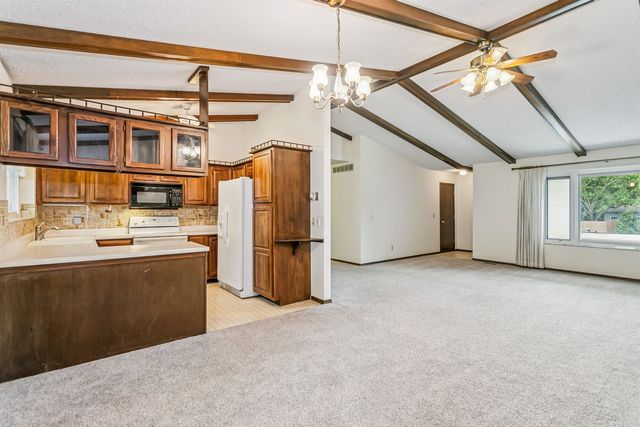 3304 Colonial Ct., Augusta, KS 67010
