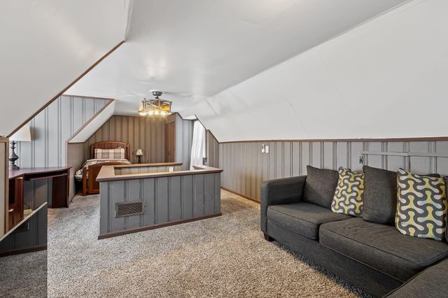 109 Elmwood Place, Crown Point, IN 46307