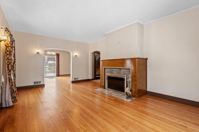 109 Elmwood Place, Crown Point, IN 46307