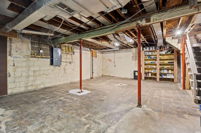 109 Elmwood Place, Crown Point, IN 46307