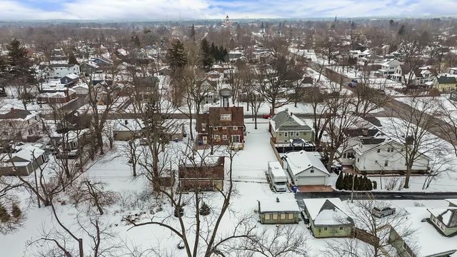 109 Elmwood Place, Crown Point, IN 46307