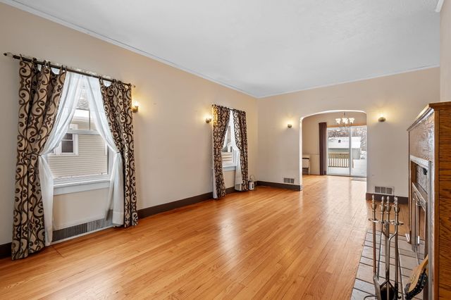 109 Elmwood Place, Crown Point, IN 46307