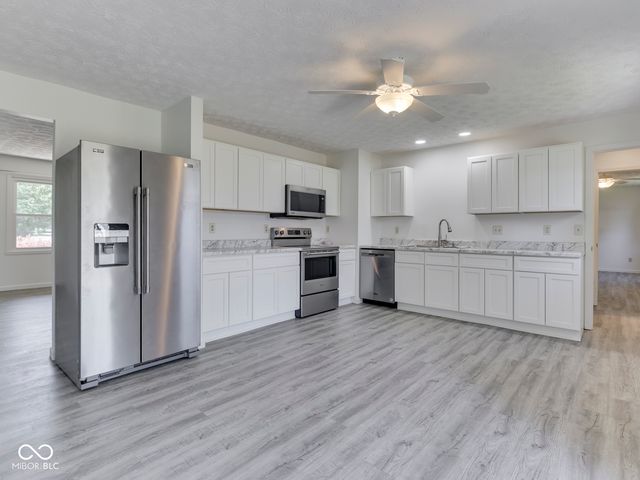 57 Oakden Court, Whiteland, IN 46184