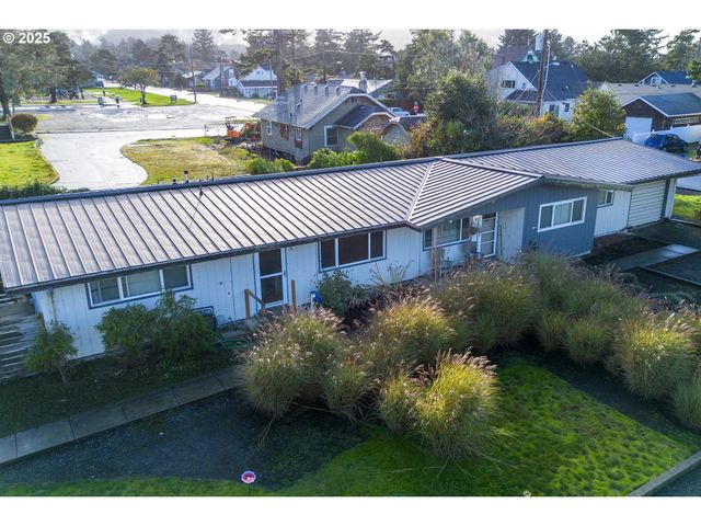 1715 S FRANKLIN St, Seaside, OR 97138