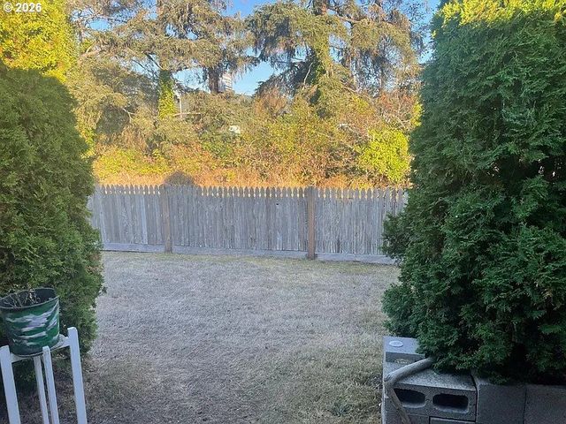 1715 S FRANKLIN St, Seaside, OR 97138