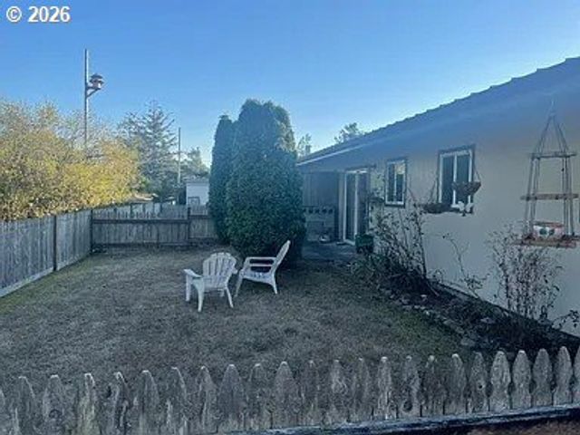 1715 S FRANKLIN St, Seaside, OR 97138