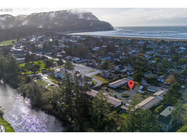1715 S FRANKLIN St, Seaside, OR 97138