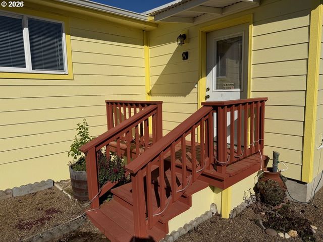 400 N MILL St 48, Creswell, OR 97426