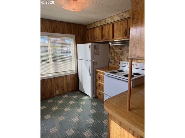 400 N MILL St 48, Creswell, OR 97426