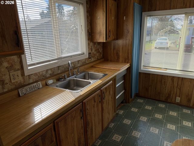 400 N MILL St 48, Creswell, OR 97426