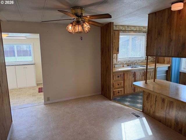 400 N MILL St 48, Creswell, OR 97426