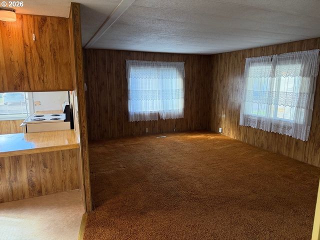 400 N MILL St 48, Creswell, OR 97426