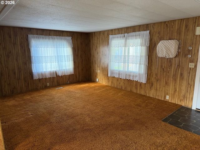 400 N MILL St 48, Creswell, OR 97426