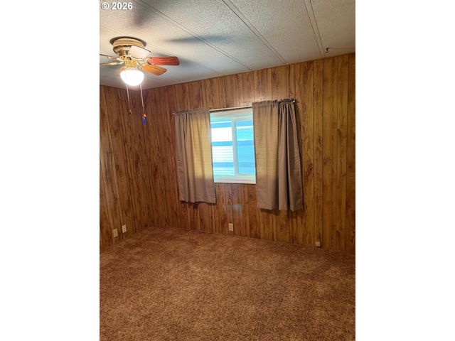 400 N MILL St 48, Creswell, OR 97426