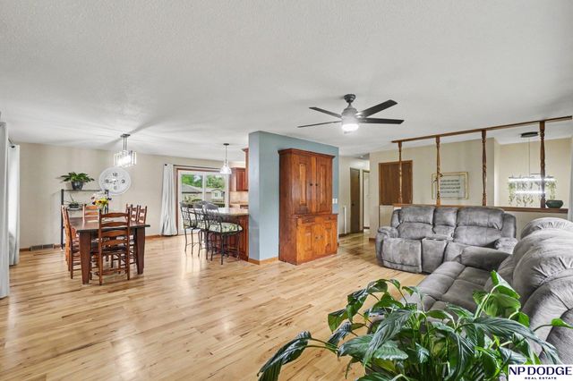 1821 Sherwood Cove, Fremont, NE 68025