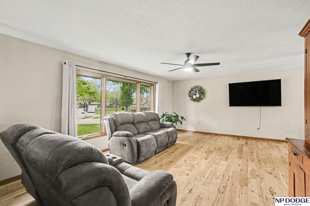 1821 Sherwood Cove, Fremont, NE 68025